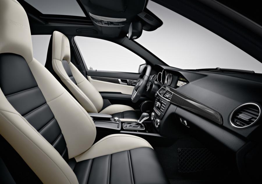  Mercedes-Benz C63 AMG 2012 года  (фото 17 из 40)